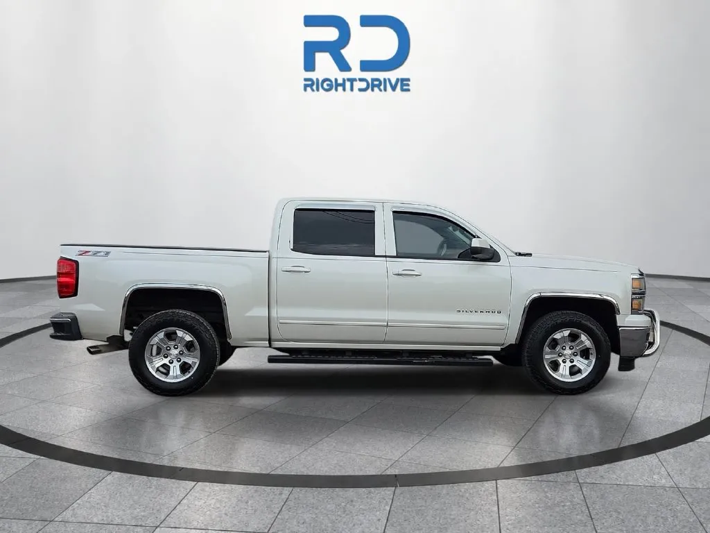 Chevrolet Silverado photo 2