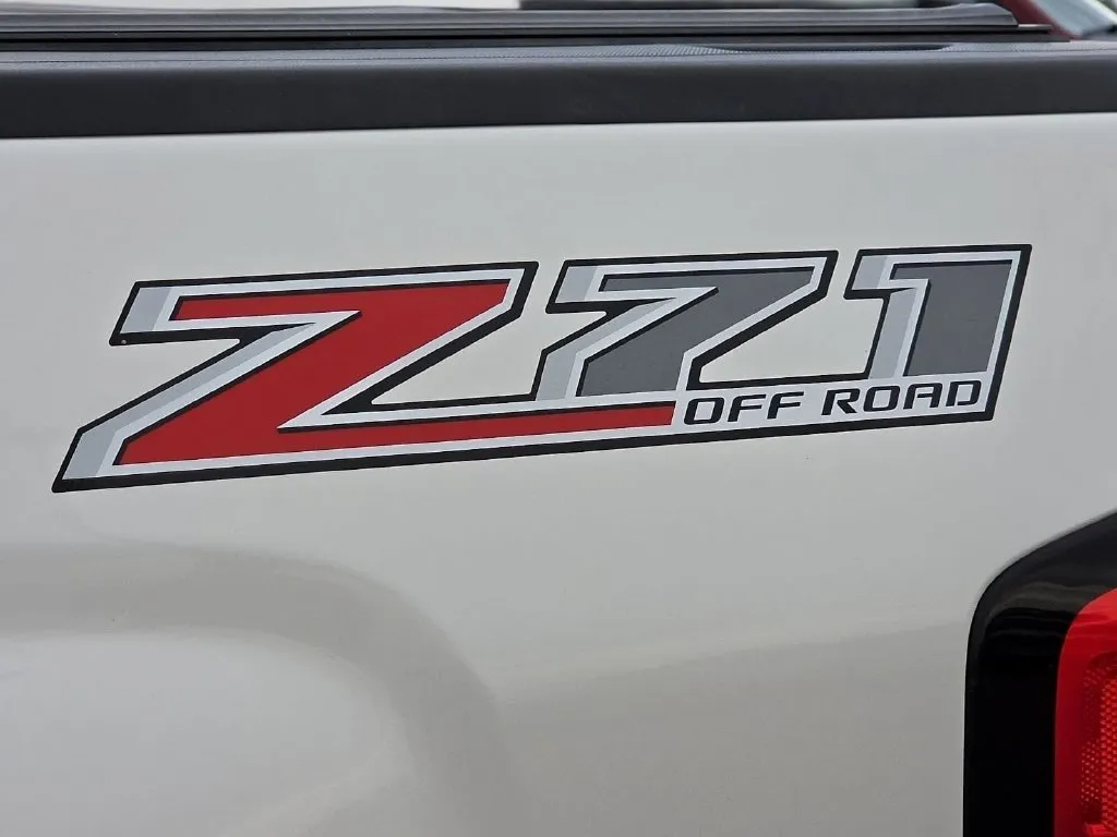Chevrolet Silverado photo 11