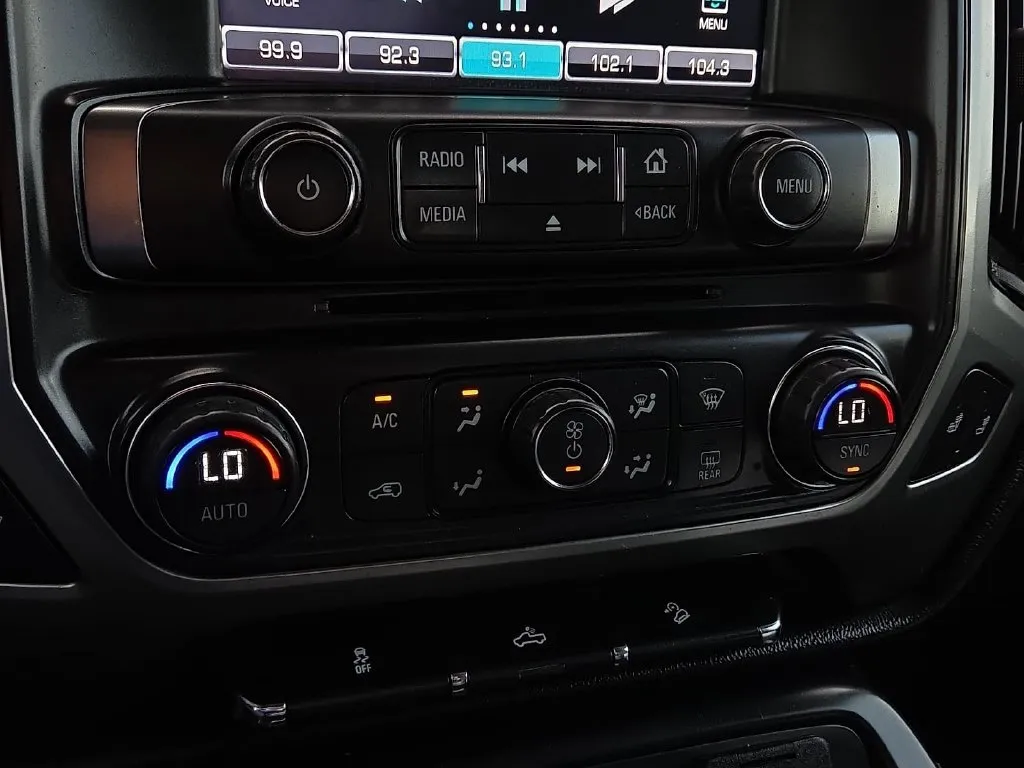 Chevrolet Silverado photo 21