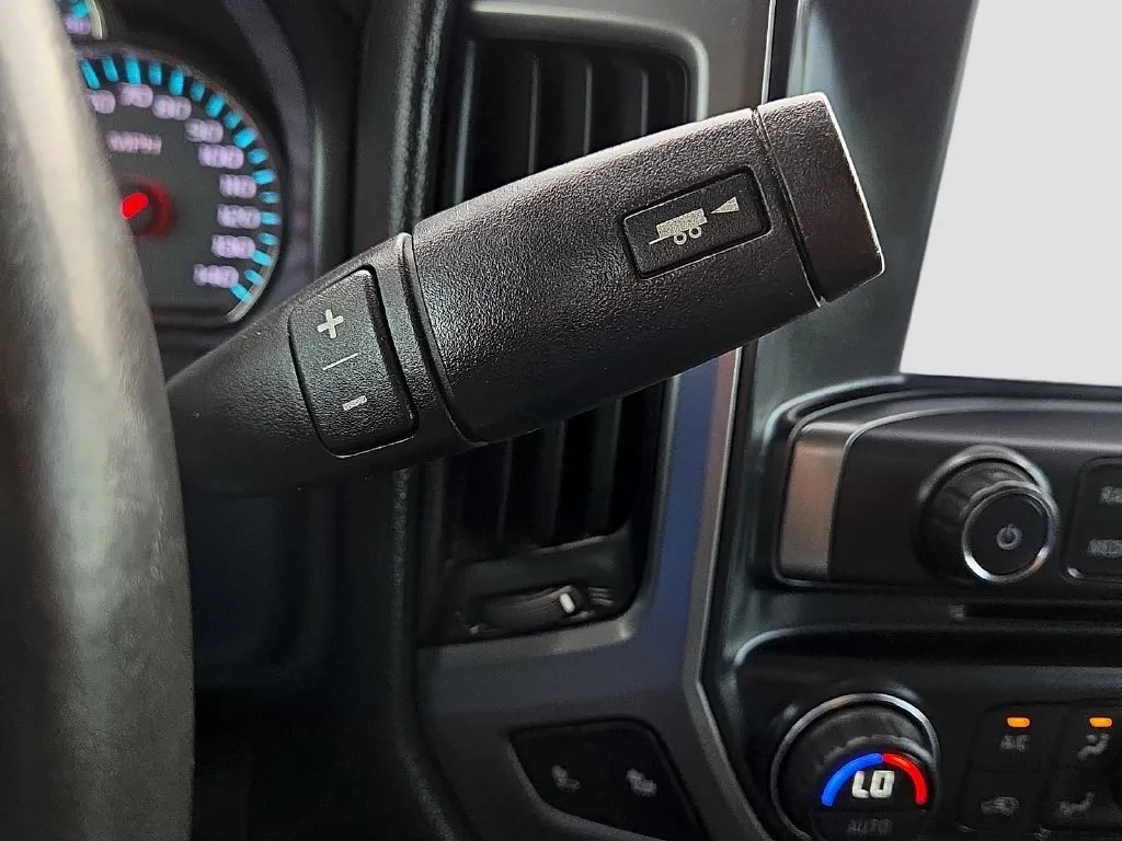 Chevrolet Silverado photo 25