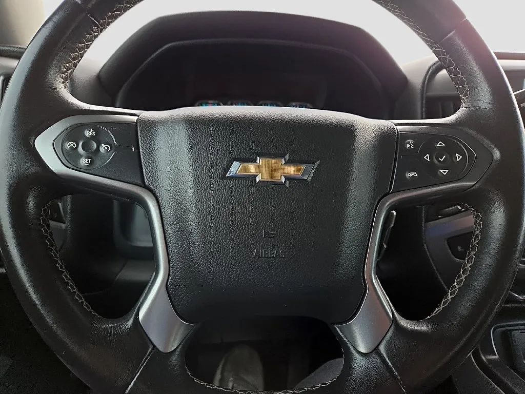 Chevrolet Silverado photo 24