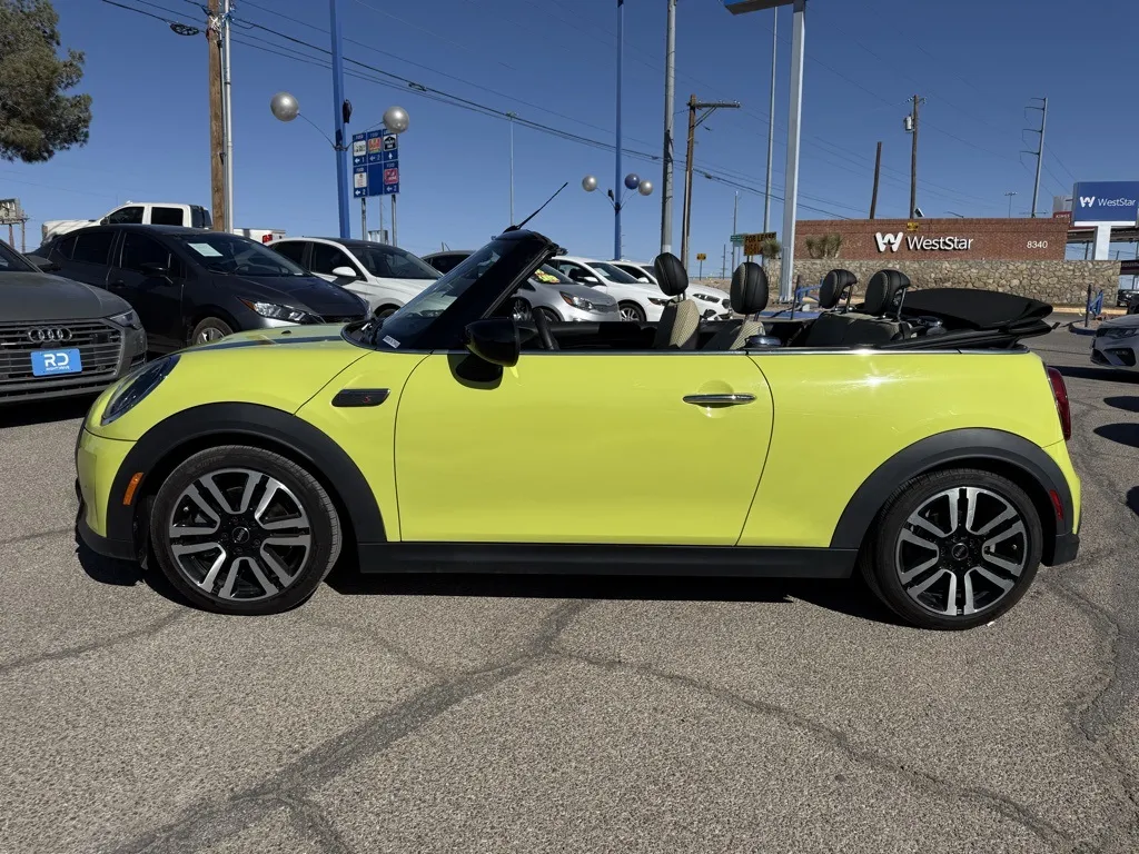 2022 Mini Cooper Convertible S photo 2