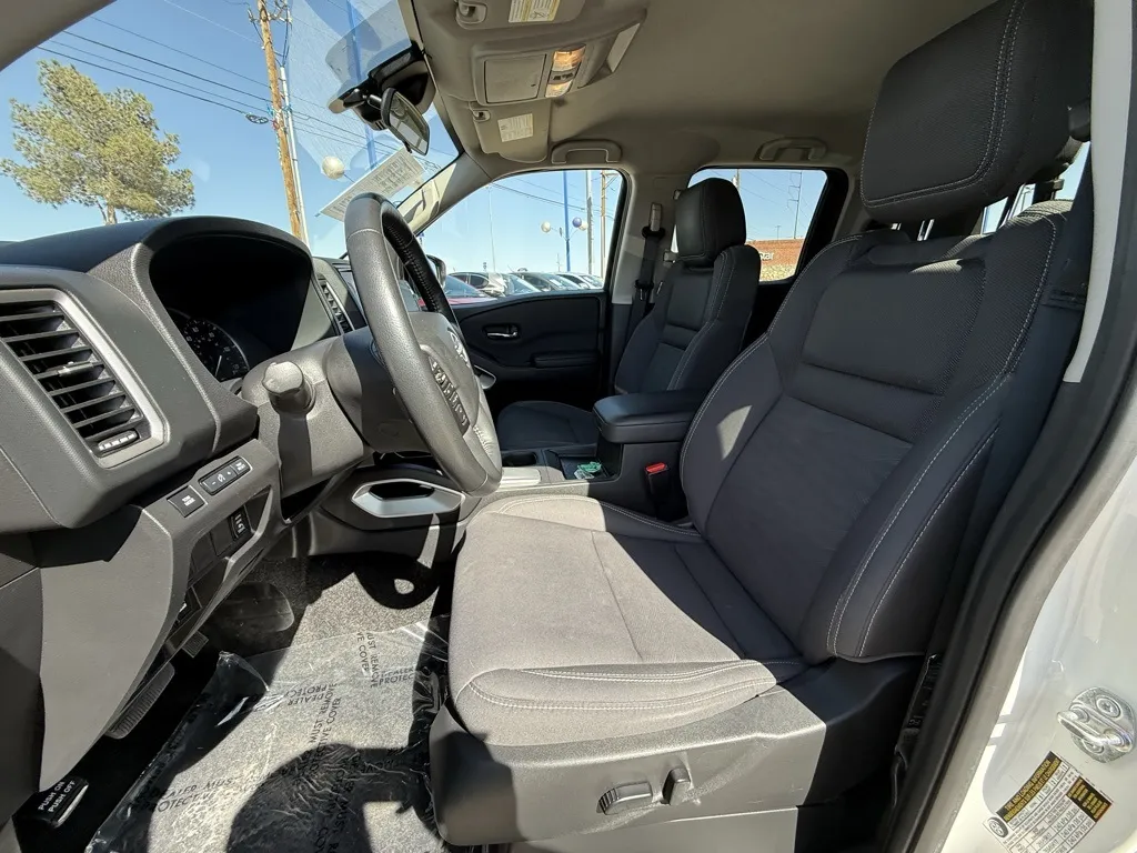 2024 Nissan Frontier SV photo 13