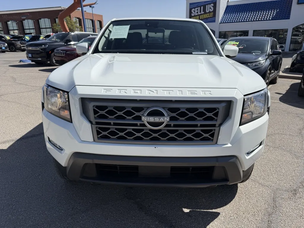 2024 Nissan Frontier SV photo 10