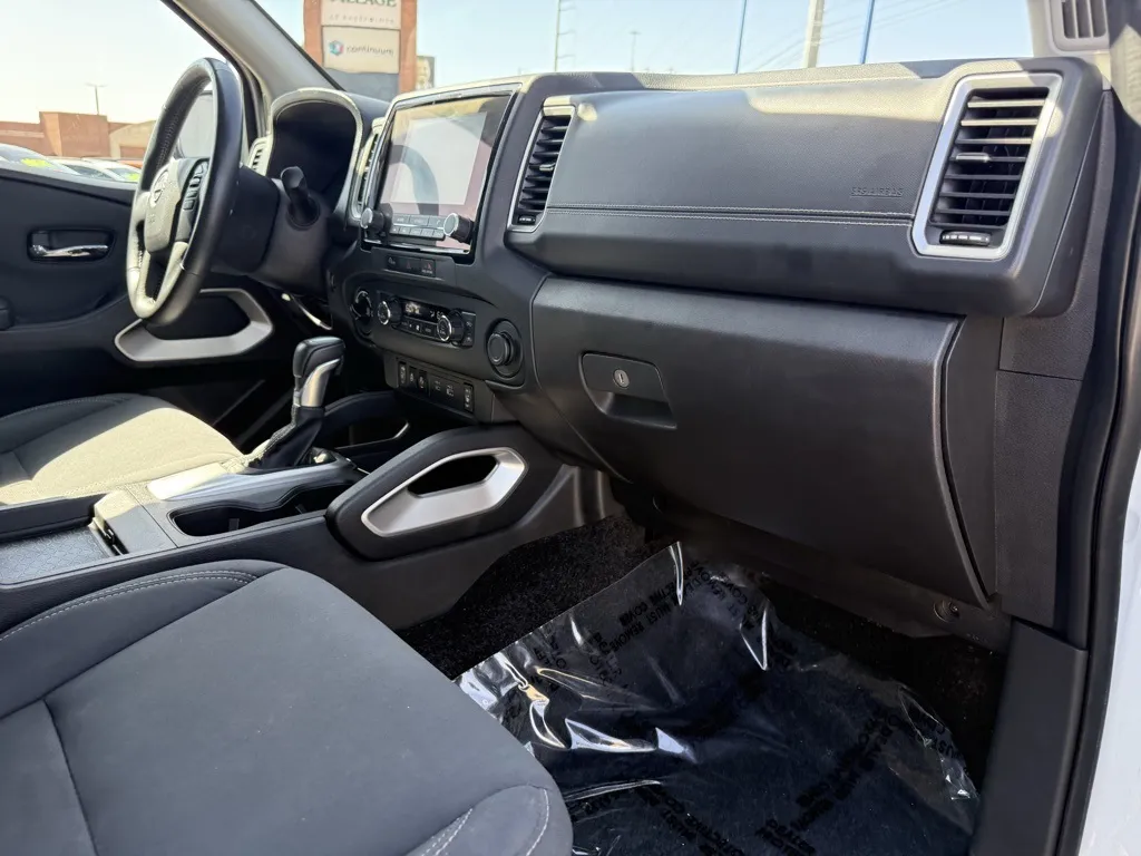 2024 Nissan Frontier SV photo 9