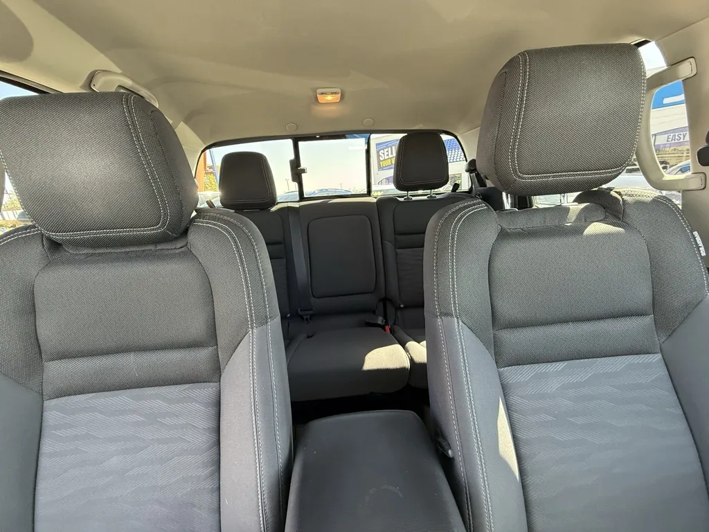 2024 Nissan Frontier SV photo 18
