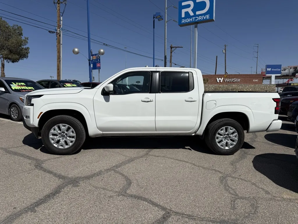 2024 Nissan Frontier SV photo 2