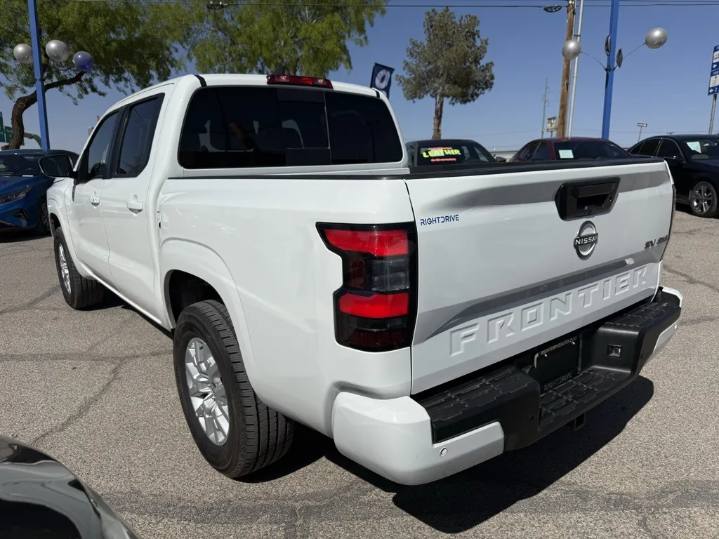 2024 Nissan Frontier SV photo 11