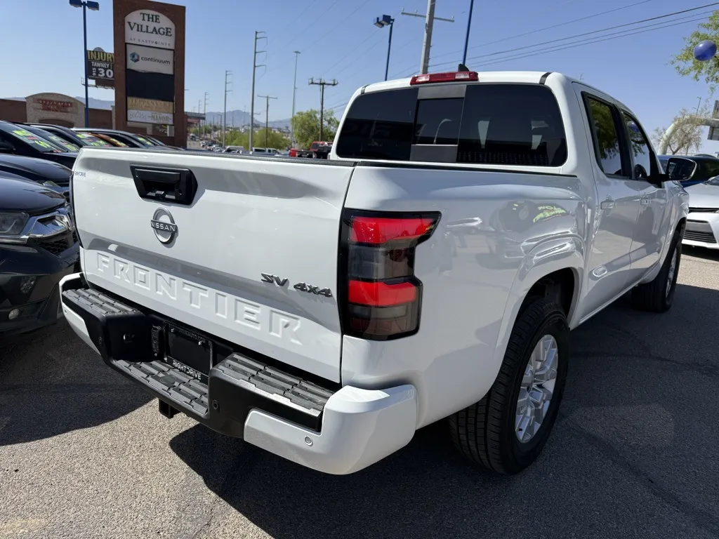 2024 Nissan Frontier SV photo 3