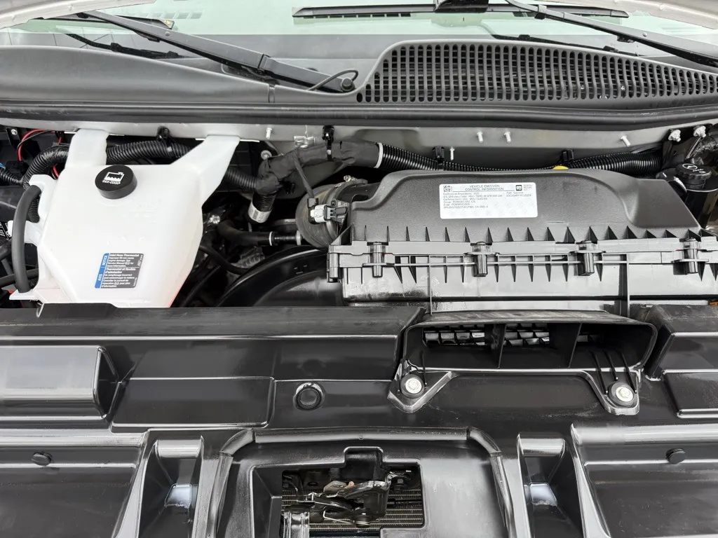2023 Chevrolet Express 3500 Work Van photo 4