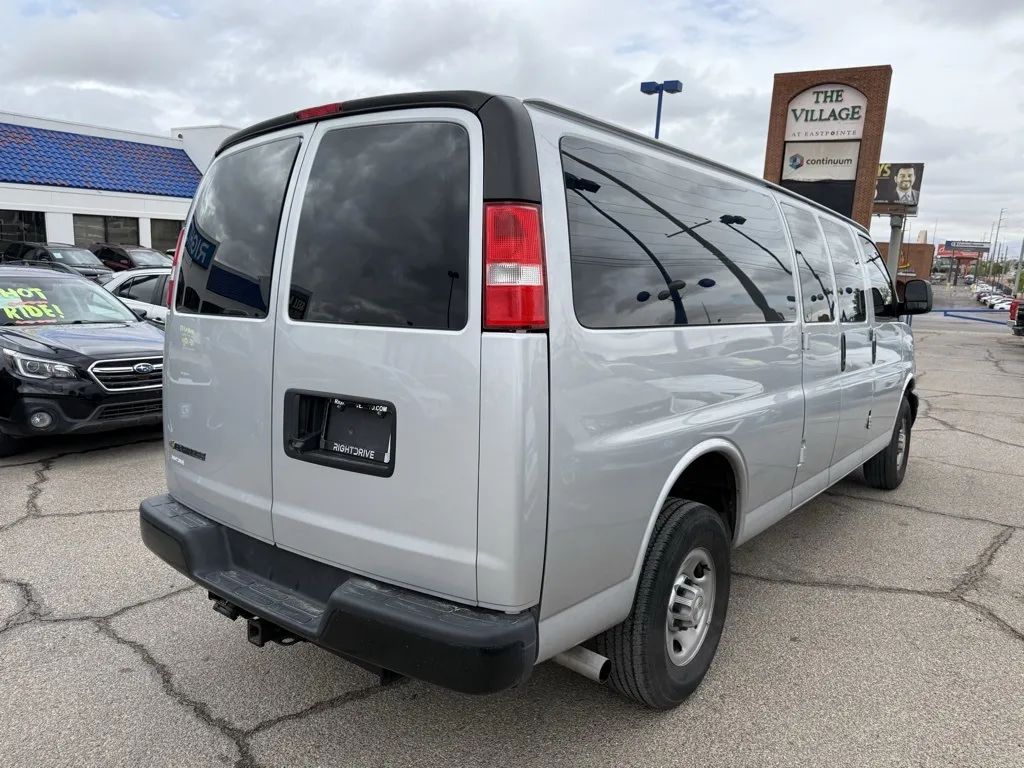 2023 Chevrolet Express 3500 Work Van photo 3