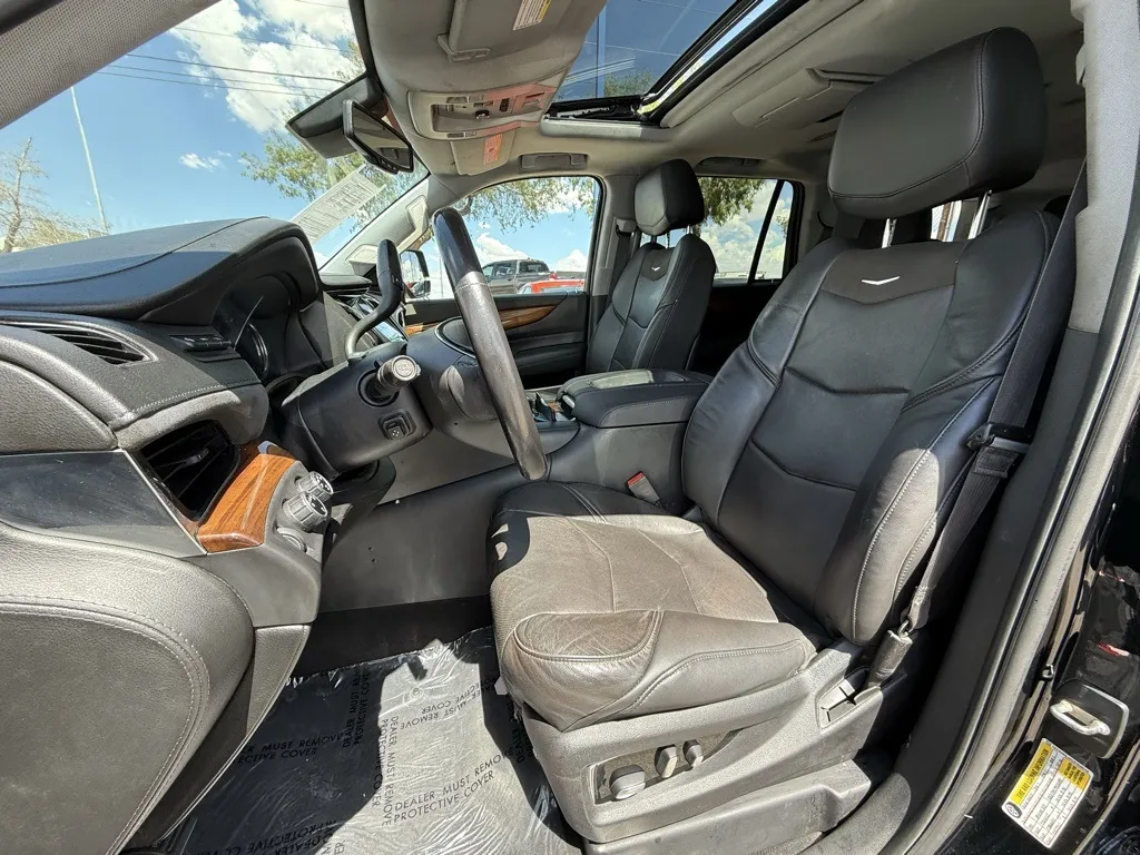 2016 Cadillac Escalade Luxury photo 4