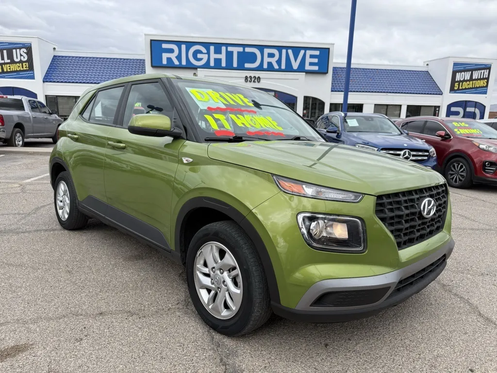 Green 2024 Hyundai Venue SE for sale in El Paso, TX