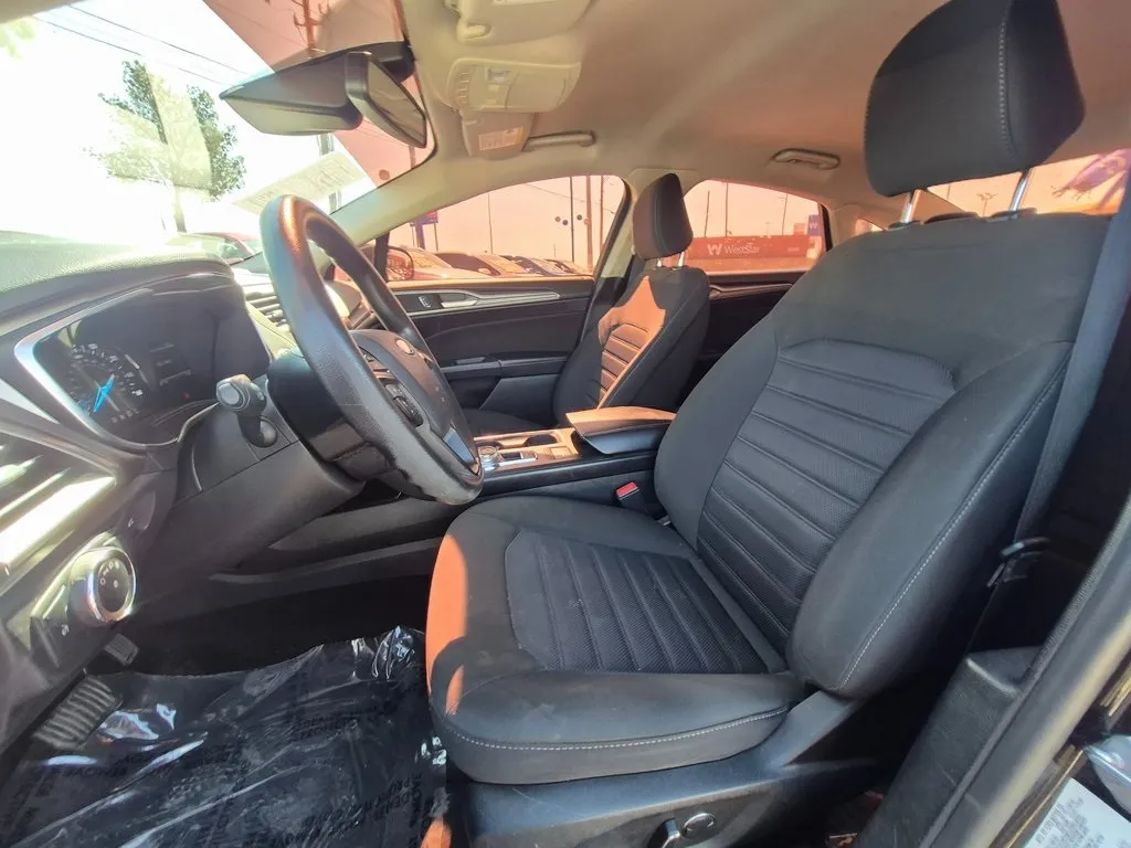 2020 Ford Fusion SE photo 11