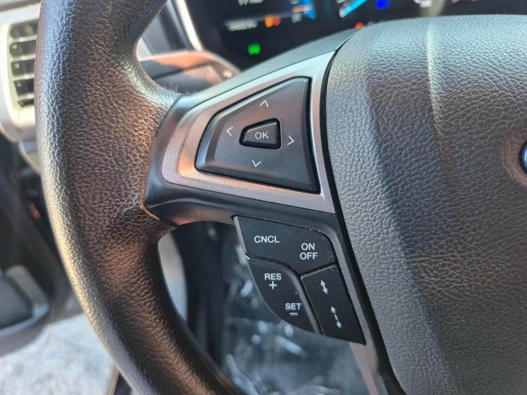 2020 Ford Fusion SE photo 12