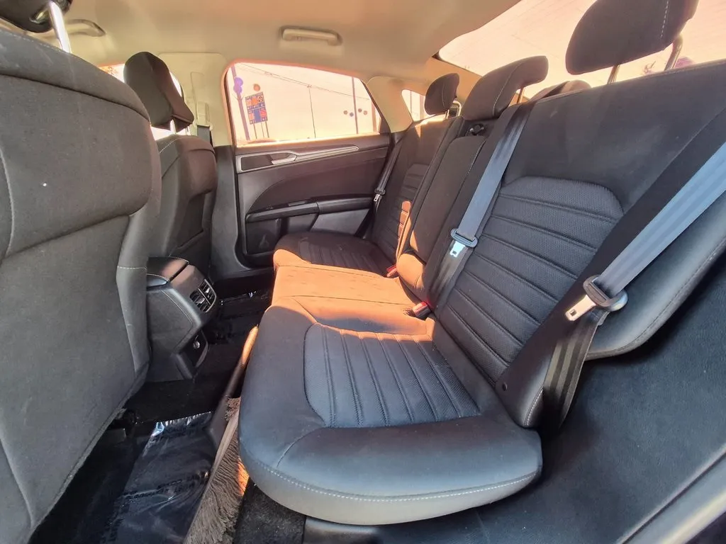 2020 Ford Fusion SE photo 22