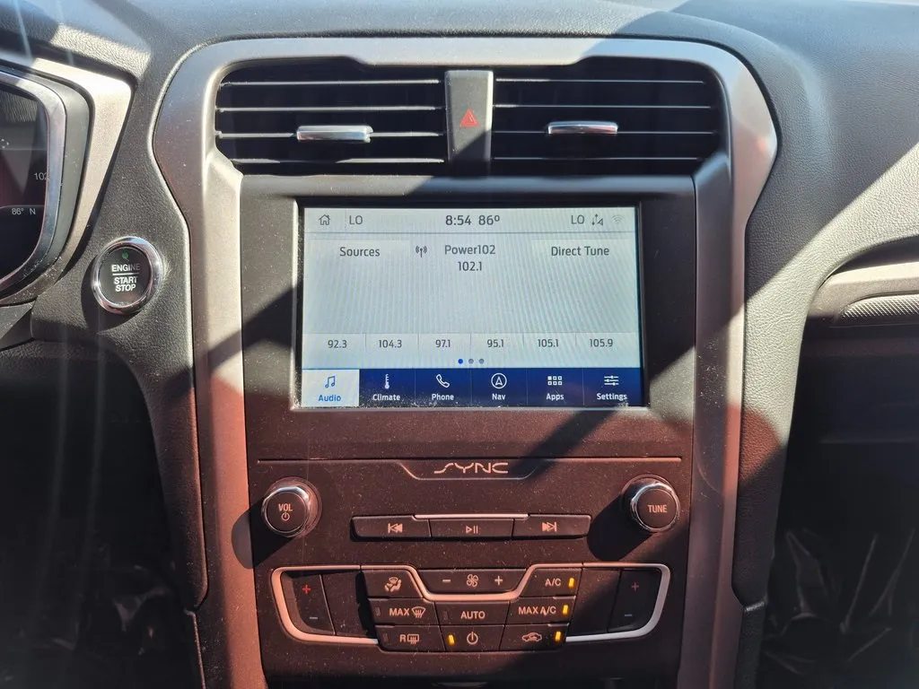2020 Ford Fusion SE photo 6