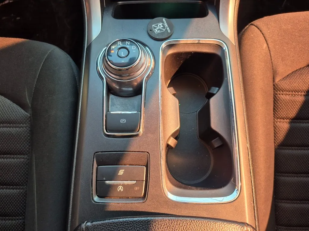2020 Ford Fusion SE photo 14