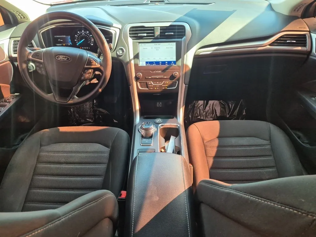 2020 Ford Fusion SE photo 23