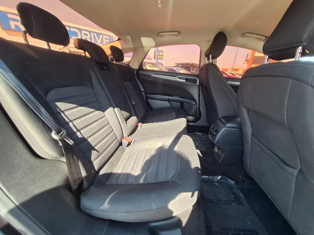 2020 Ford Fusion SE photo 7