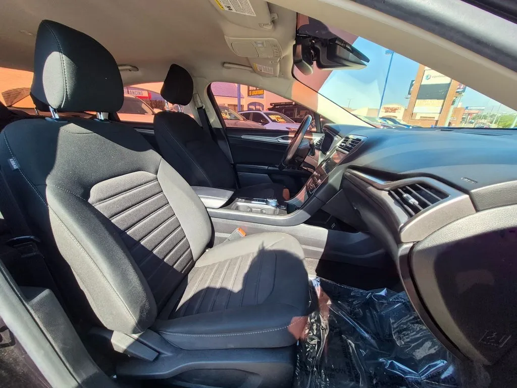 2020 Ford Fusion SE photo 15