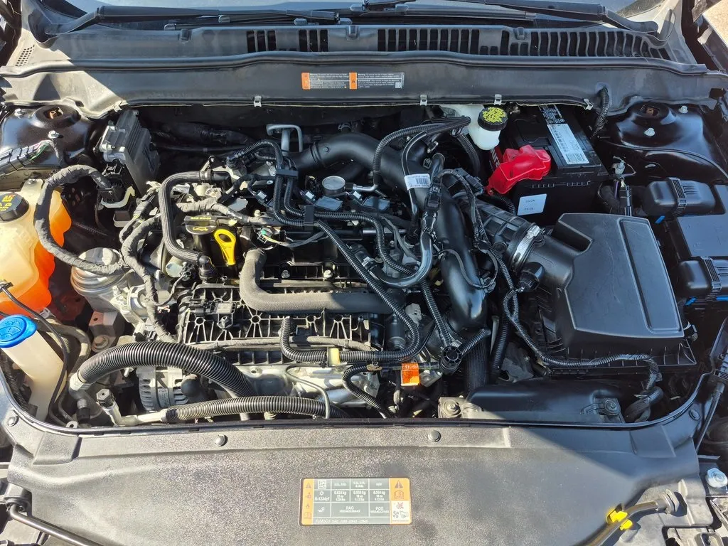 2020 Ford Fusion SE photo 16