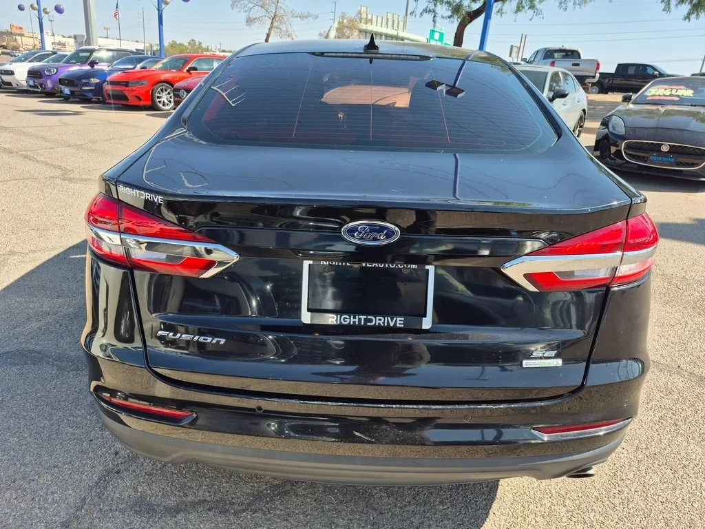 2020 Ford Fusion SE photo 18