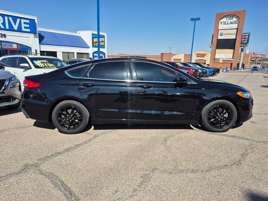 2020 Ford Fusion SE photo 10