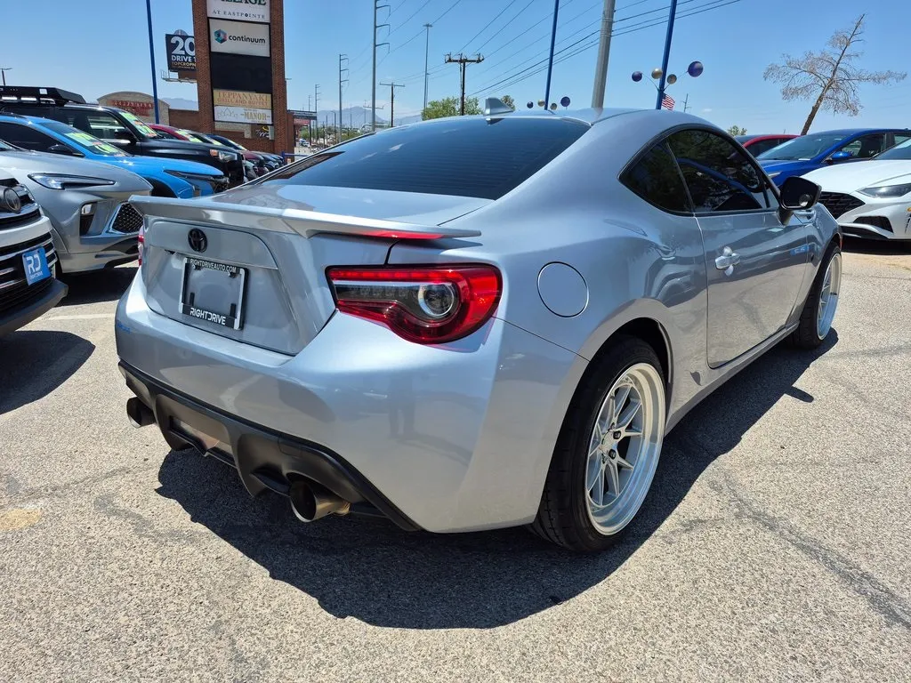 2018 Toyota GR86 Base photo 3