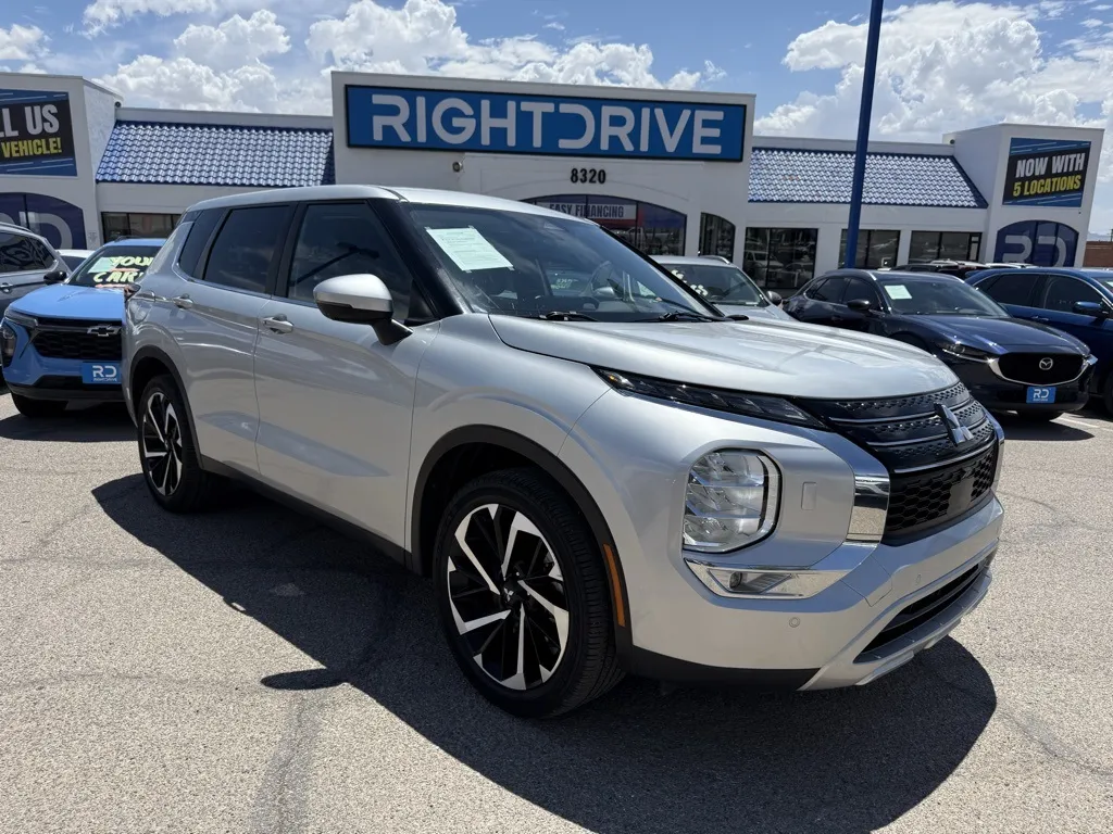 2023 Mitsubishi Outlander SE