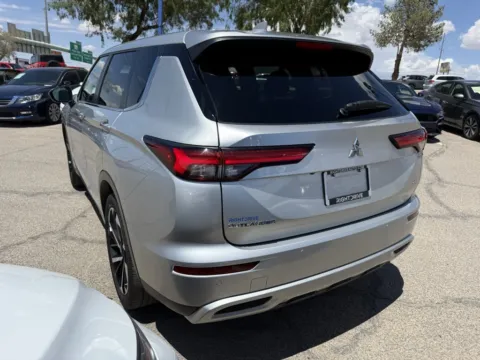 More photos of 2023 Mitsubishi Outlander SE at RightDrive - El Paso, TX