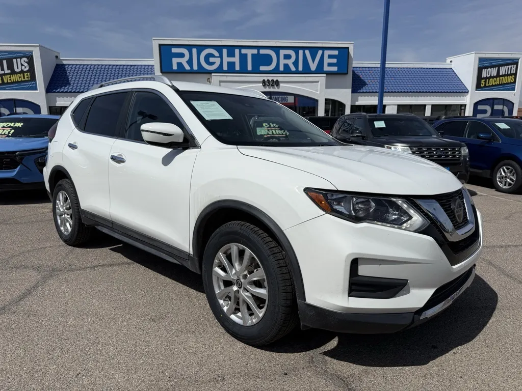 White 2020 Nissan Rogue SV for sale in El Paso, TX