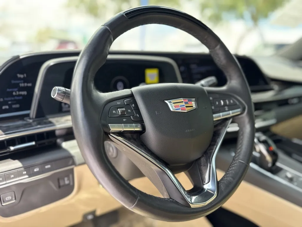 2023 Cadillac Escalade Premium Luxury photo 4