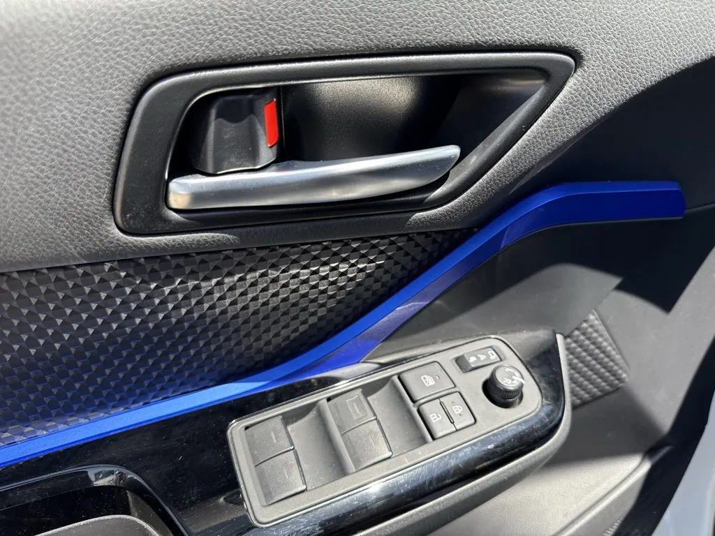 2022 Toyota C-HR Limited photo 4