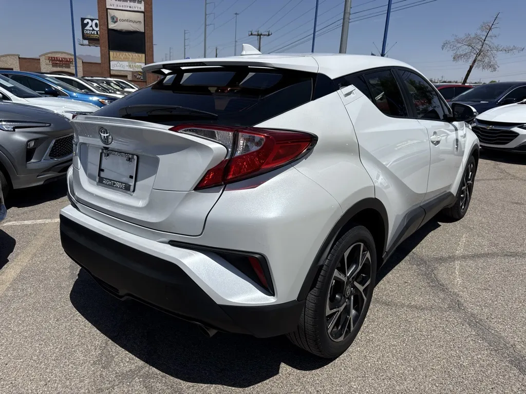 2022 Toyota C-HR Limited photo 3