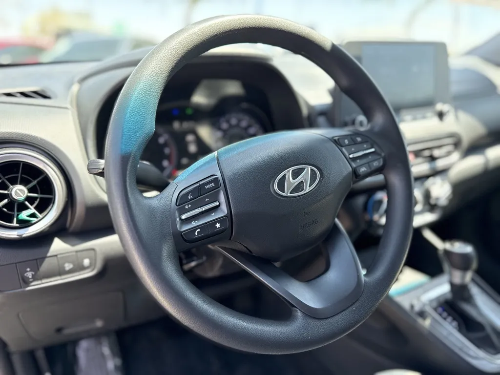 2023 Hyundai Kona SEL photo 3