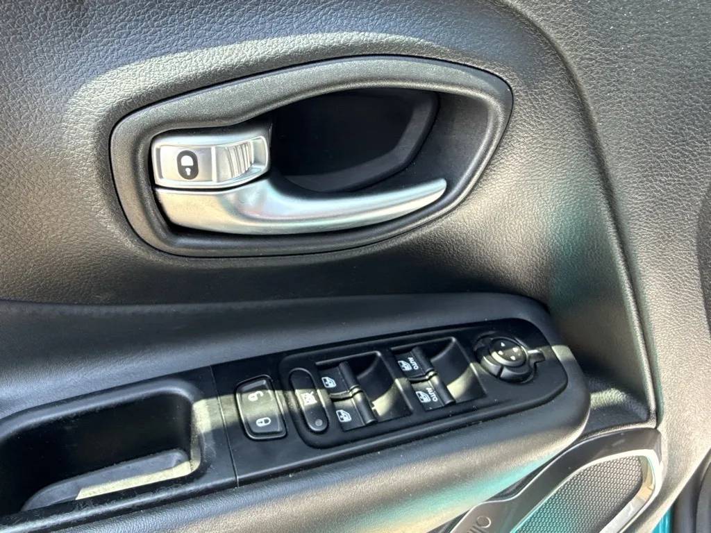2021 Jeep Renegade Limited photo 4