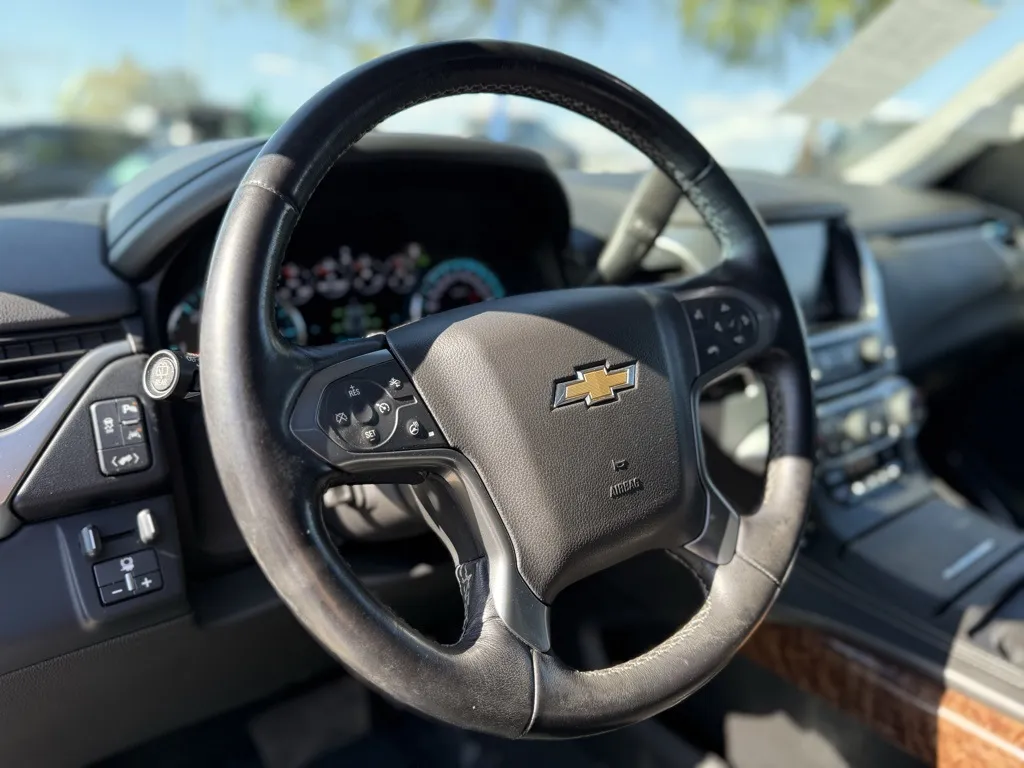 2019 Chevrolet Suburban Premier photo 4