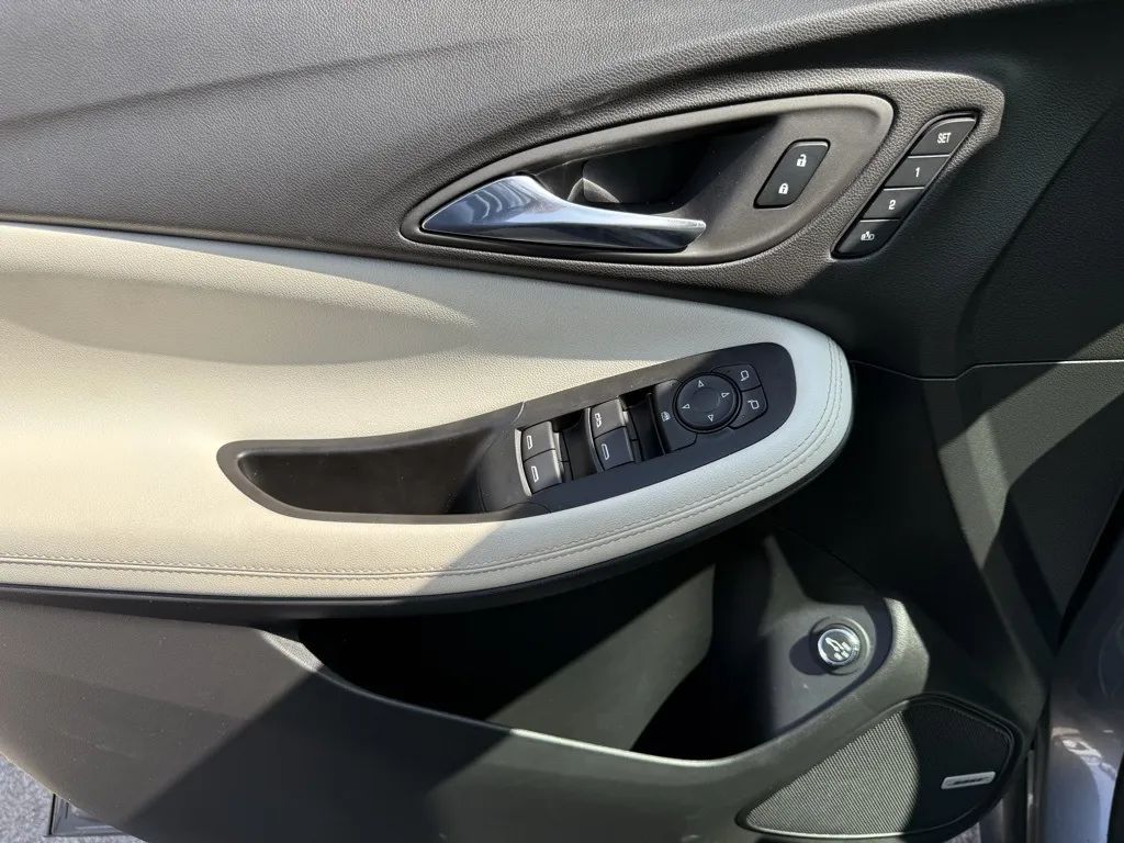 2024 Buick Encore GX Avenir photo 13