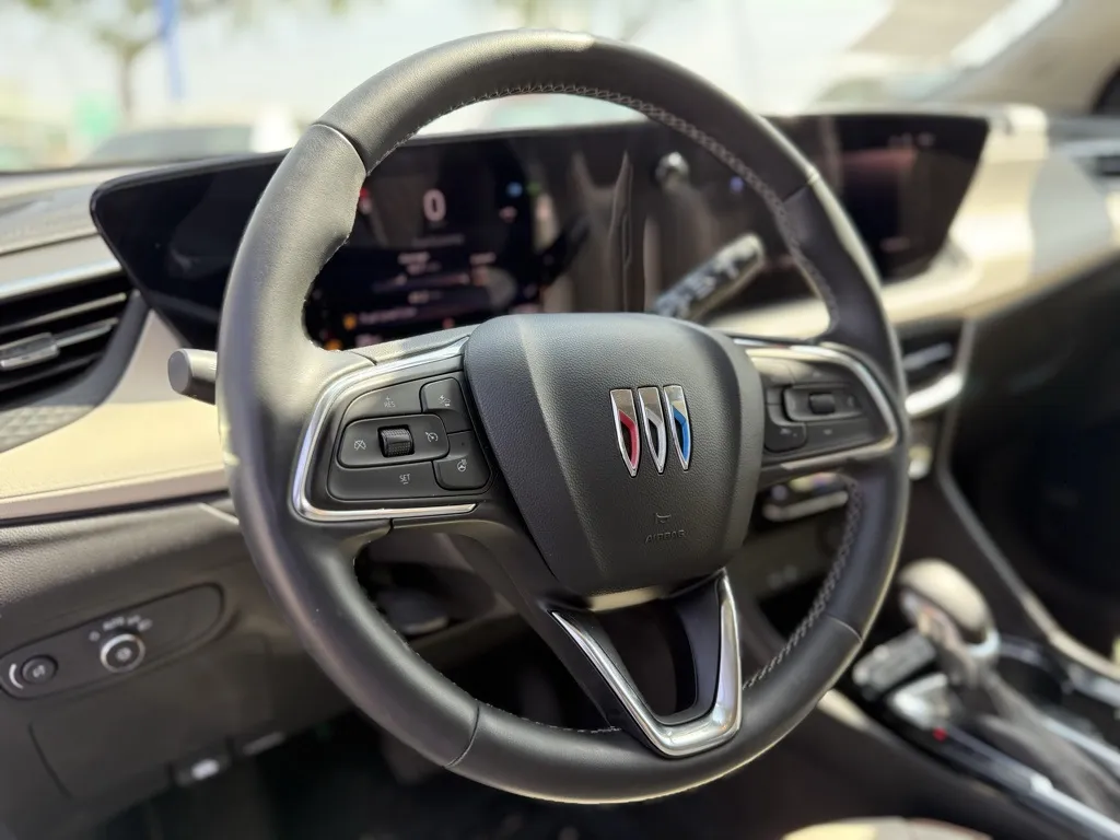 2024 Buick Encore GX Avenir photo 14
