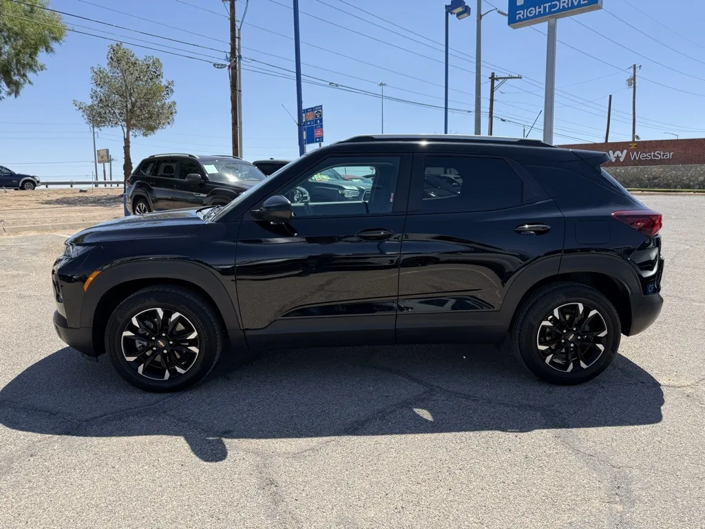 2023 Chevrolet Trailblazer LT photo 2