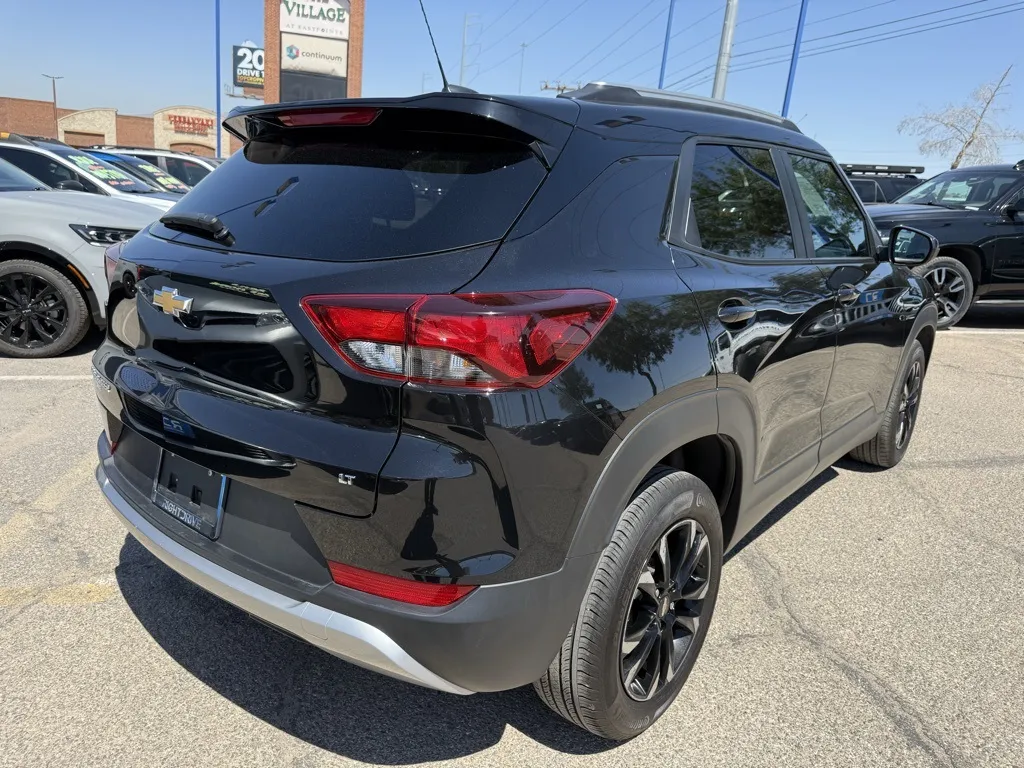 2023 Chevrolet Trailblazer LT photo 3