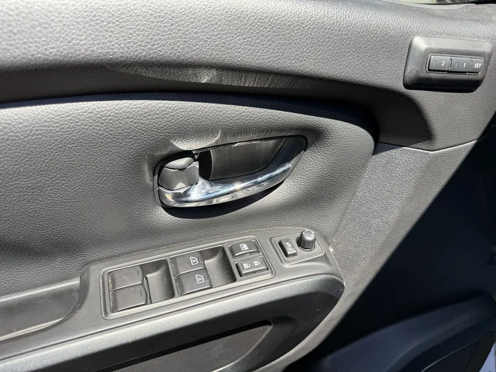 2024 Nissan Titan PRO-4X photo 4