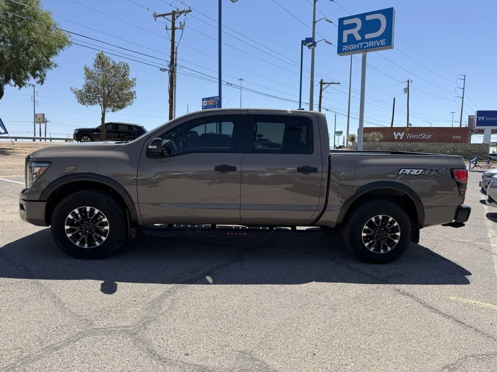 2024 Nissan Titan PRO-4X photo 2