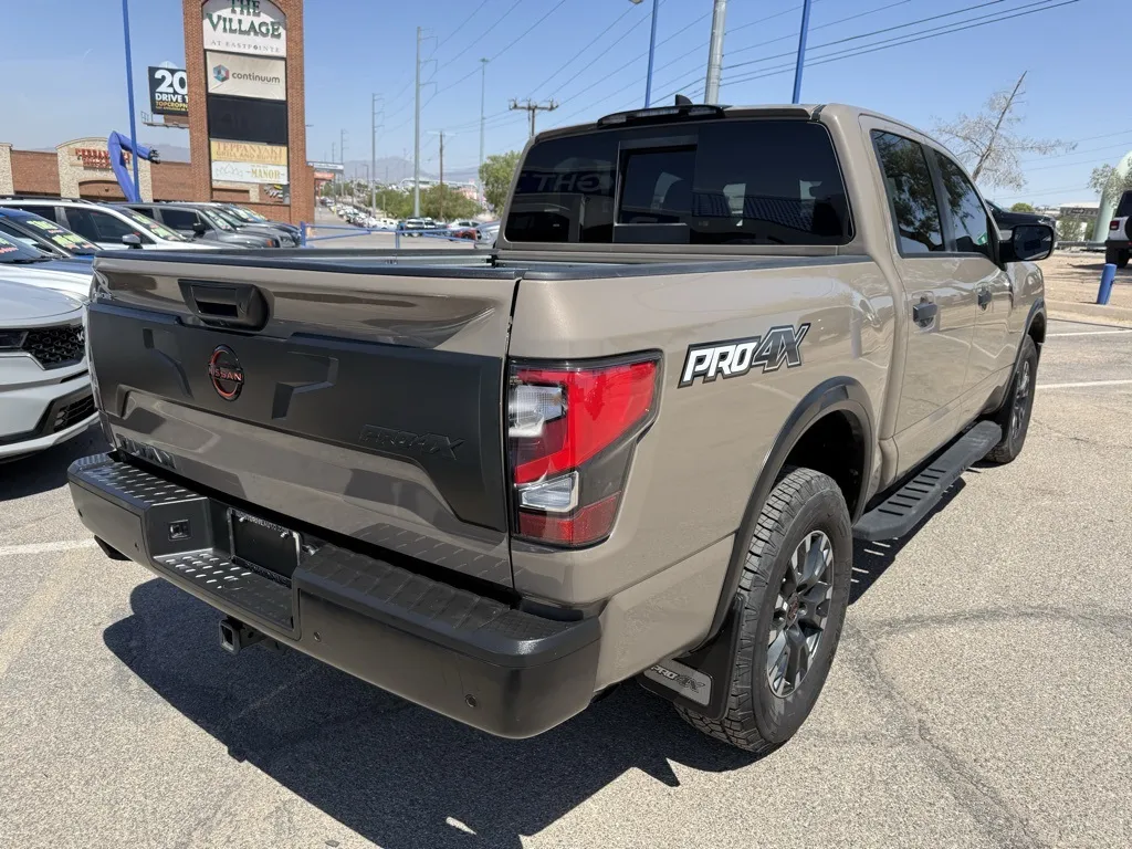 2024 Nissan Titan PRO-4X photo 3