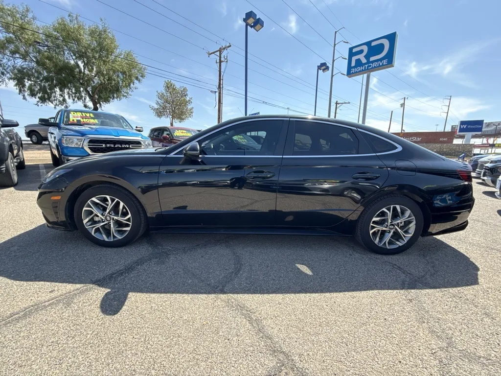 2023 Hyundai Sonata SEL photo 2
