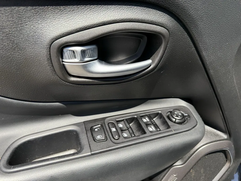 2022 Jeep Renegade Limited photo 4