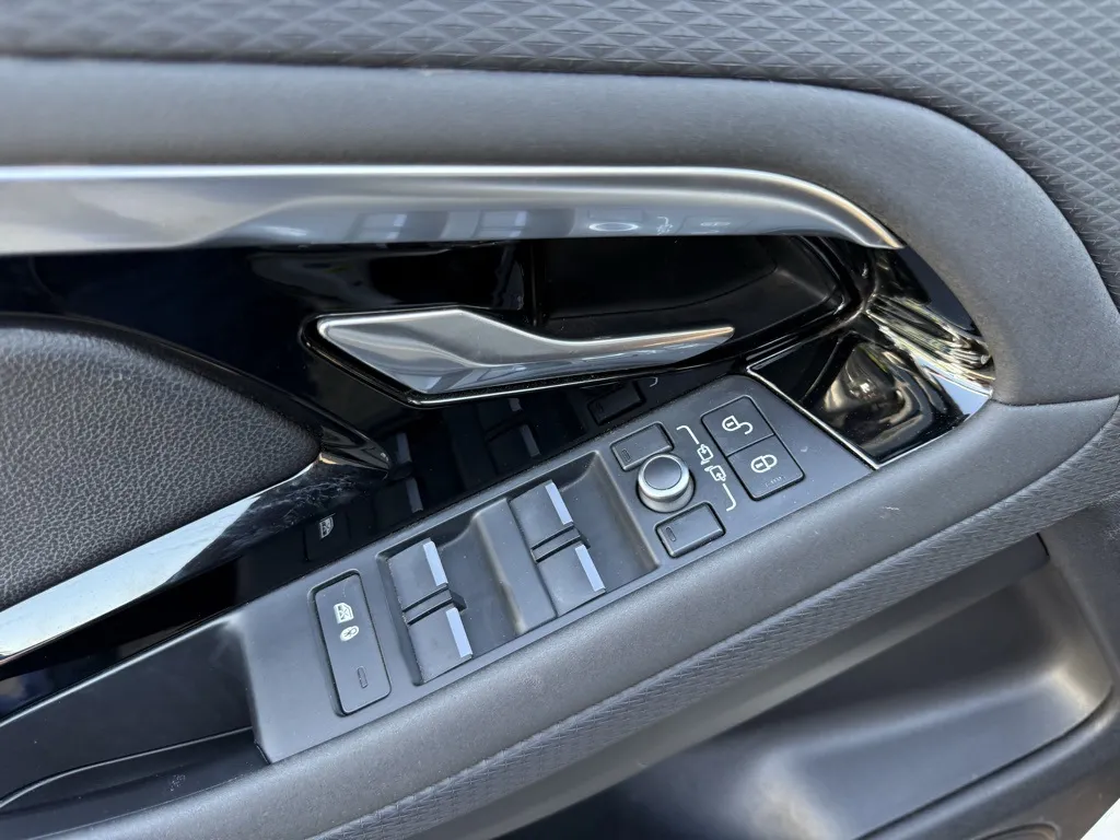 2020 Land Rover Range Rover Evoque S photo 4