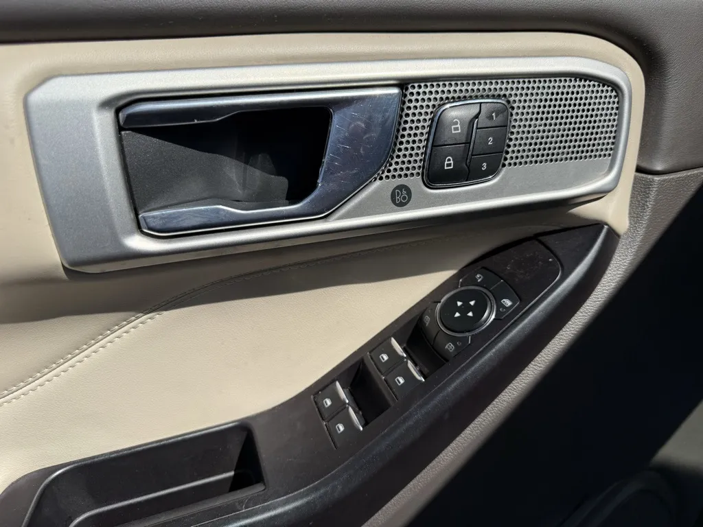 2020 Ford Explorer Platinum photo 3