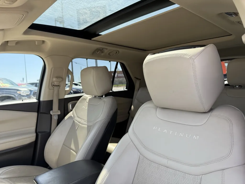 2020 Ford Explorer Platinum photo 23